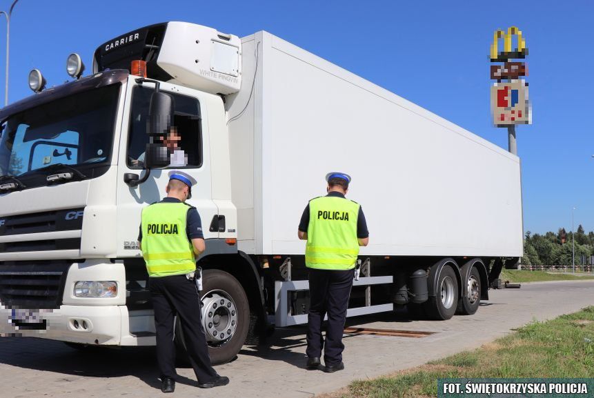 W całym kraju policjanci zwracają szczególną uwagę na ciężarówki.