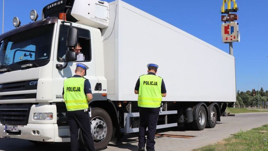 W całym kraju policjanci zwracają szczególną uwagę na ciężarówki.