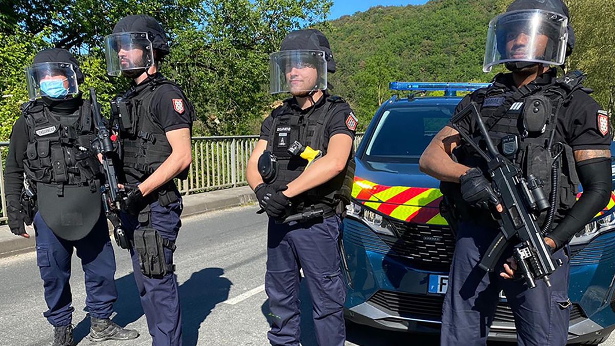 Policja poszukuje uzbrojonego mężczyzny