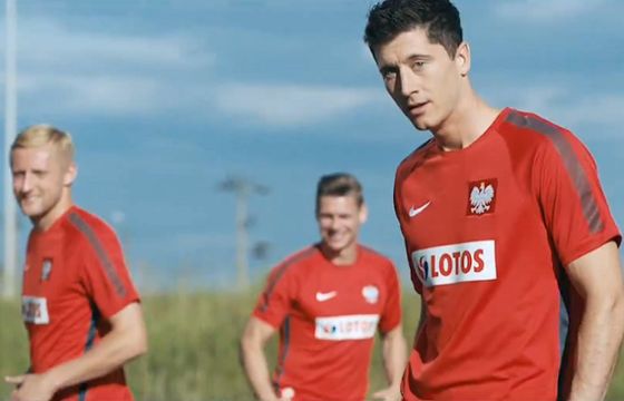 Piłkarze reprezentacji i Robert Kubica reklamują Grupę Lotos (wideo)