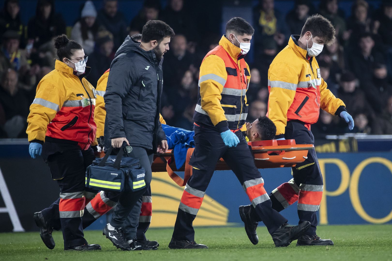 Koszmarna kontuzja w meczu FC Barcelony. Piłkarz zwijał się z bólu