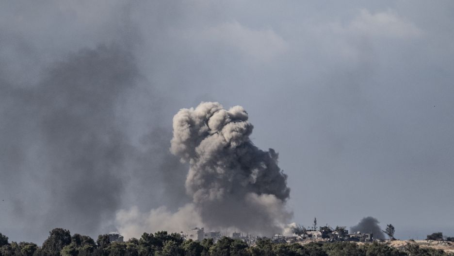 BE'ERI, ISRAEL - JANUARY 04: Smoke rises from the residential area in Gaza is seen from Be'eri as Israeli attacks continue in Be'eri, Israel on January 04, 2023. (Photo by Mostafa Alkharouf/Anadolu via Getty Images)