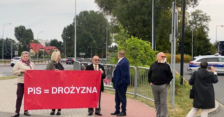 Tak przywitali Kaczyńskiego. Na miejscu policja