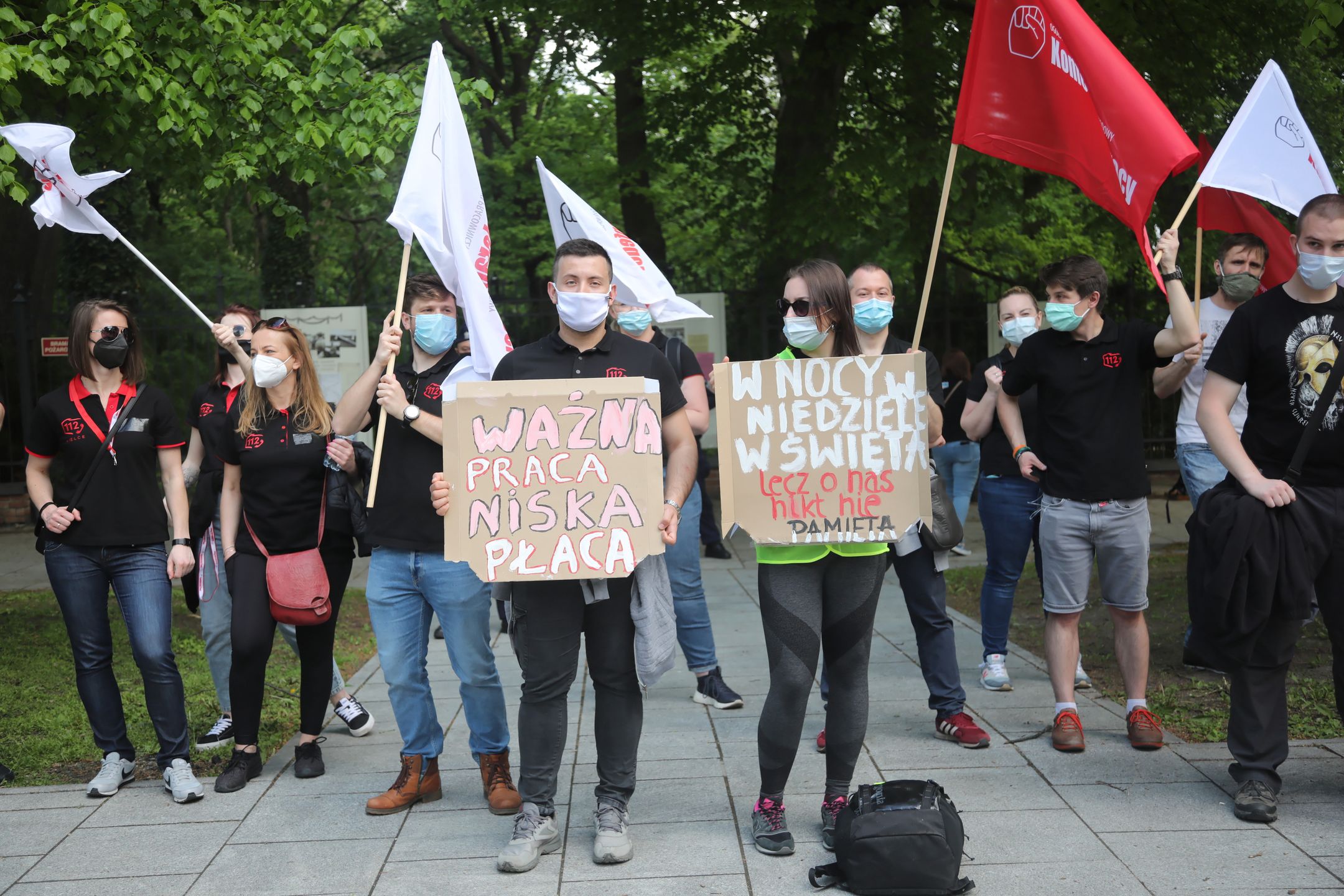 Operatorzy 112 protestują. Demonstracja pod KPRM