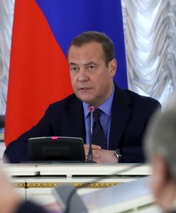 Miedwiediew mówi o pokoju. Wskazuje dwie drogi. Jedna niepokoi