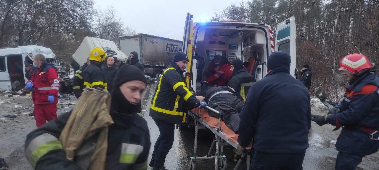 Zderzenie busa z ciężarówką na Ukrainie. Nie żyje 12 osób