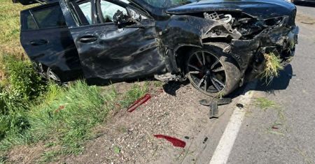 Węgrzynowo: BMW wypadło z drogi i koziołkowało w rowie. Ranny 24-latek