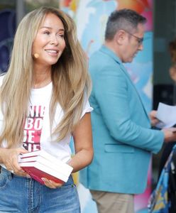 Joanna Pzetakiewicz skąpana w słońcu nad basenem