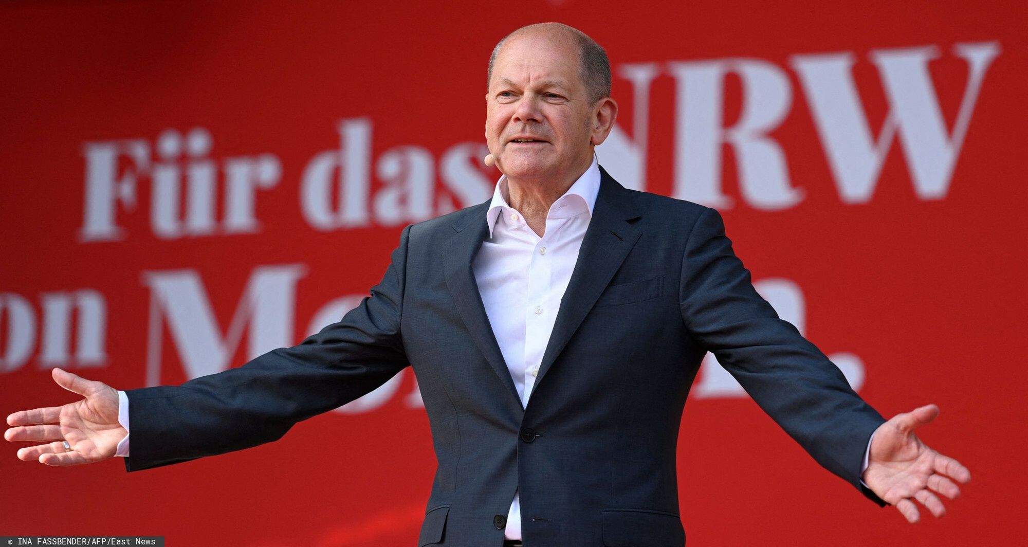 arch50German Chancellor Olaf Scholz speaks on stage during an electoral rally with SPD leaders and North Rhine-Westphalia's SPD party chairman and top candidate, in Cologne, western Germany, on May 13, 2022, prior to the North Rhine-Westphalia's regional elections. (Photo by Ina Fassbender / AFP)INA FASSBENDER