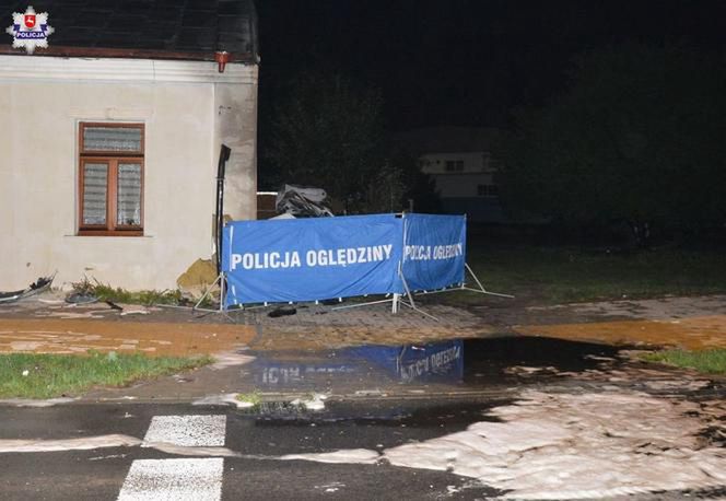 Lexus uderzył w budynek. Kierowca nie żyje [ZDJĘCIA]