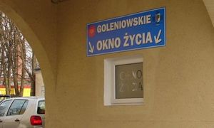 Dziecko w oknie życia w Goleniowie. Zostawiono przy nim karteczkę