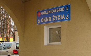 Dziecko w oknie życia w Goleniowie. Zostawiono przy nim karteczkę