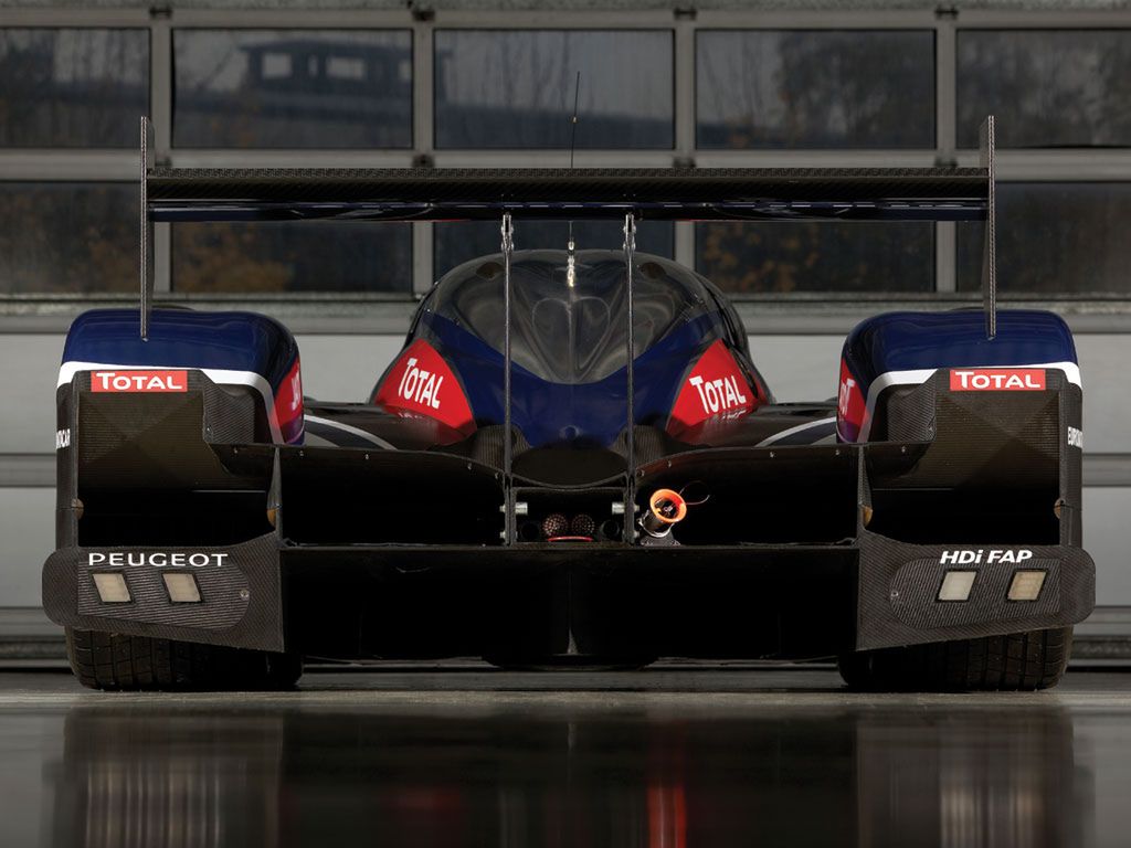 Cenę tej maszyny specjaliści RM Sotheby's szacują w widełkach z zakresu 1,2-1,6 mln euro.