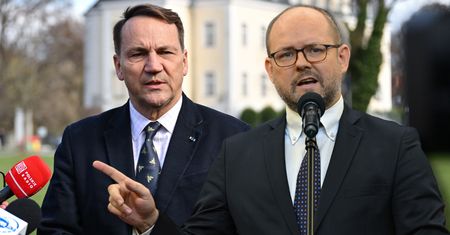 Sikorski wywołał zamieszanie. "Wielu ambasadorów uwierzyło"