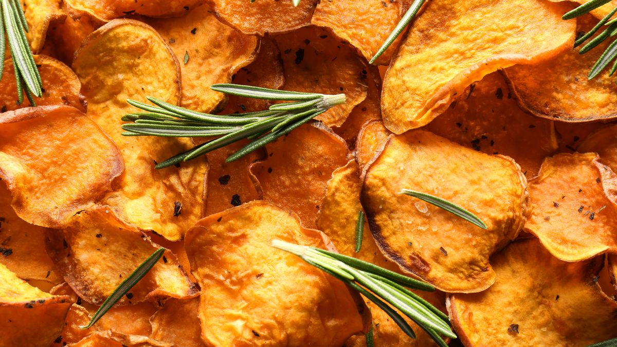 Chipsy ze skórek dyni to jesienny przysmak, który zrobisz w domu