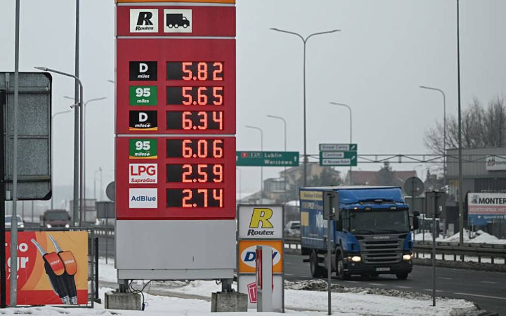 Zmiana sytuacji na stacjach paliw. "Pierwsze od listopada podwyżki"