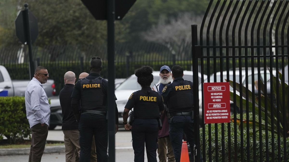 Archiwum zagraniczne East News 2025-01
Cuban migrant Wilfredo Cabrera Del Sol, second right, implores immigration officials and local police, who he called, to detain and deport him, at the U.S. Immigration and Customs Enforcement office in Miramar, Fla., Tuesday, Jan. 21, 2025. In contrast to the other migrants there for appointments to establish or maintain their status in the U.S., Cabrera was asking to be sent home, pointing to an ICE Order of Supervision issued after he served a three-year sentence on a felony drug charge. Cuba often refuses deportation flights from the U.S. (AP Photo/Rebecca Blackwell)
Rebecca Blackwell