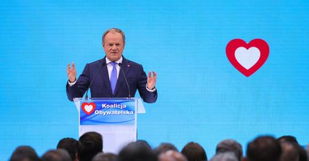 Tusk ogłasza: przeganiamy Japonię