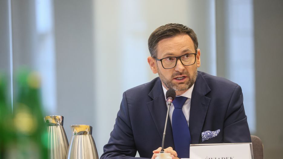 Warszawa, 09.07.2024. Wezwany w charakterze świadka, były prezes Orlenu, europoseł PiS Daniel Obajtek zeznaje przed sejmową komisją śledczą ds. afery wizowej, 9 bm. w Sejmie w Warszawie. (mr) PAP/Leszek Szymański