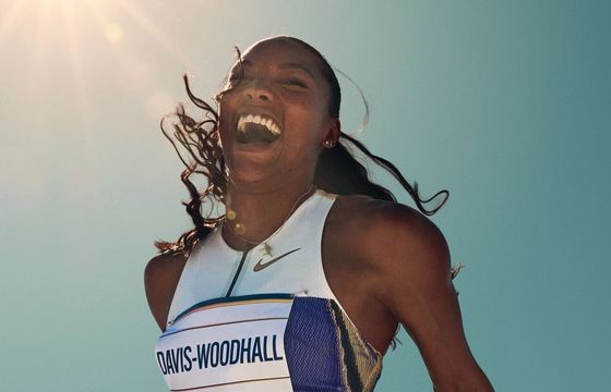 Nike modyfikuje swoje słynne hasło. LeBron James i inni w nowej kampanii