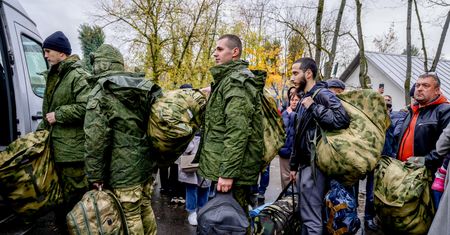 Rosjanie uciekający przed wojną Putina zwiększają inflacje u sąsiadów