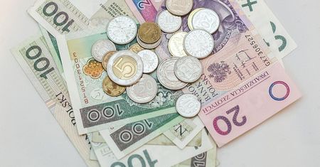 Jasło: Wcześniejsze wypłaty emerytur i rent dostarczanych zarówno przez listonoszy jak i przelewanych na rachunki bankowe