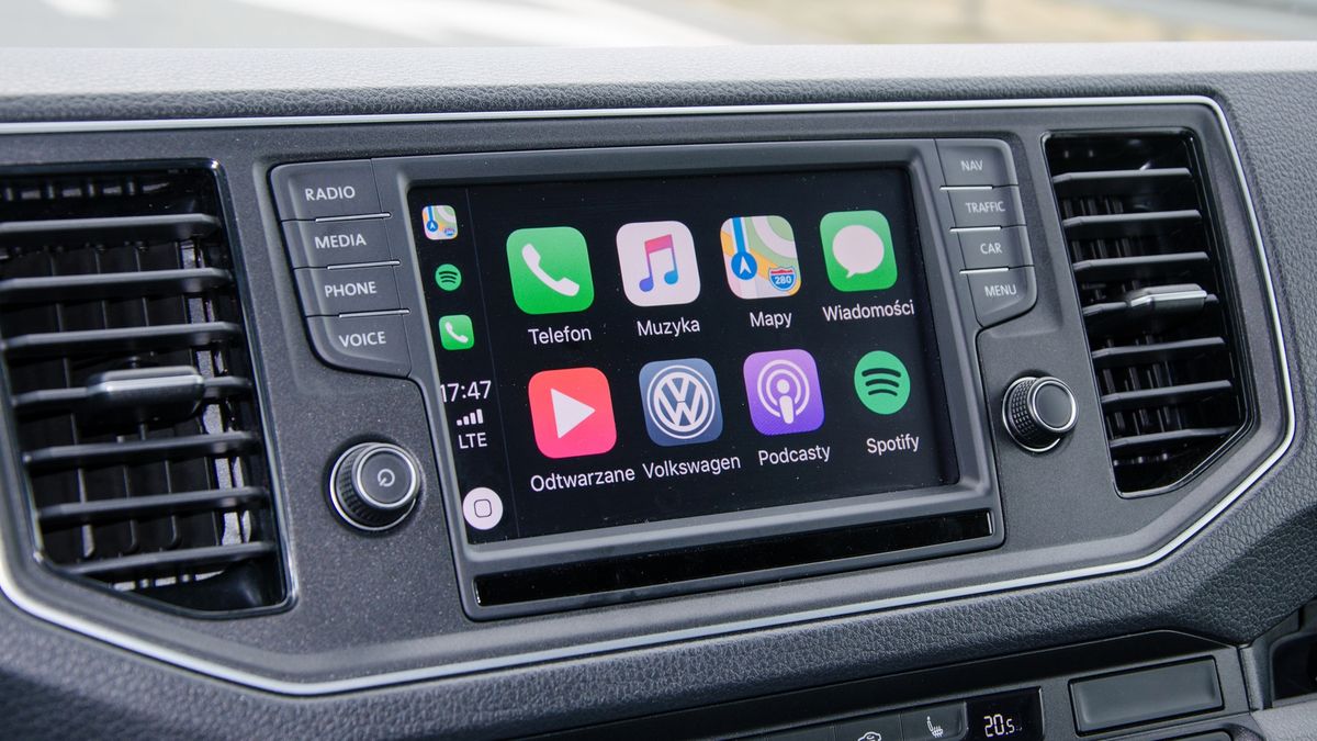 Samochód z systemem obsługującym CarPlay