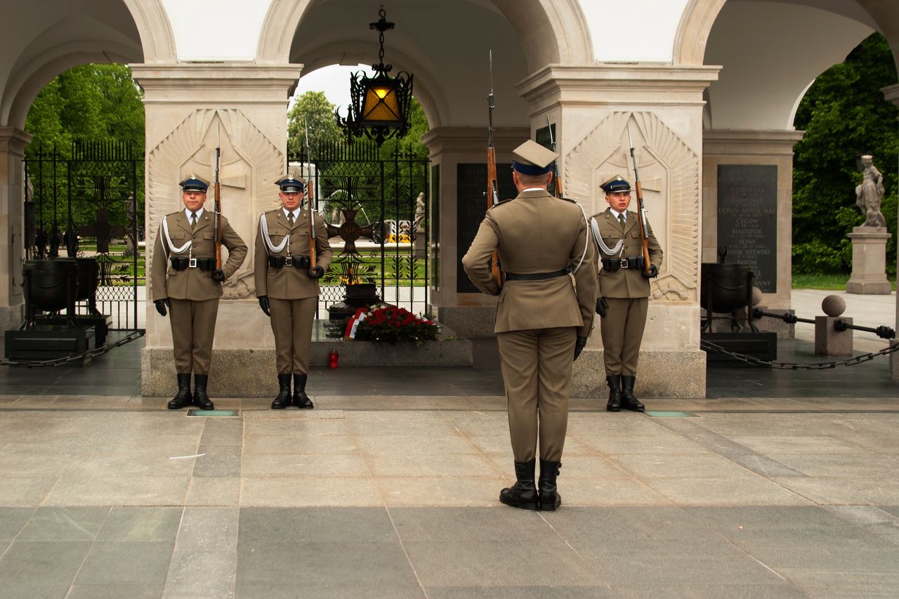 Grób Nieznanego Żołnierza w Warszawie. Jaka jest historia słynnego pomnika?