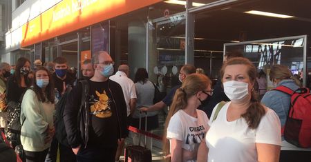 Koronawirus. Rząd wprowadzi kwarantannę dla wracających z wakacji?