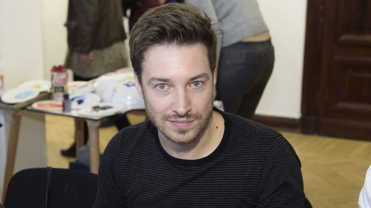 scena z: Maciej Jachowski, SK:, , fot. Niemiec/AKPAKulturalne serca. Akcja charytatywna MIK i Fundacji Radia ZET, listopad 2015, portret, fryzura, zarost, Maciej Jachowski