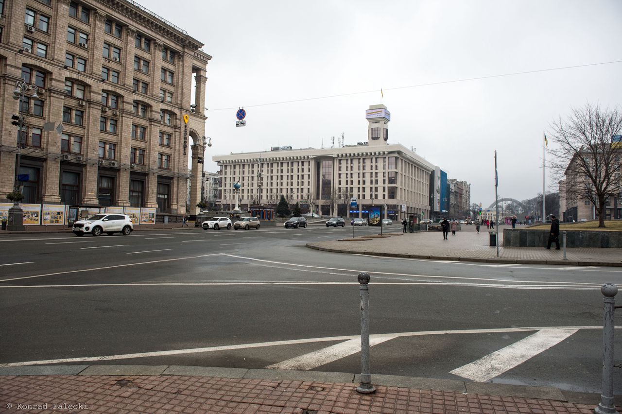 Kijów. Centrum miasta rano, ul. Hreszczatyk