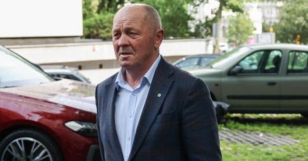 Tusk pod ostrzałem. Sawicki: "Brak rozliczeń to pięta achillesowa"