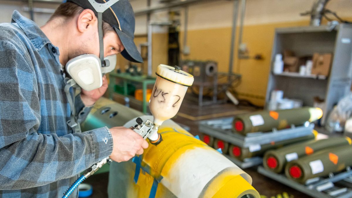 produkcja bomb lotniczych
Tytus �mijewski
amunicja, bomba lotnicza Mk 82, bomba od�amkowo-burz�ca, bomby lotnicze, centrum elaboracji amunicji, certyfikat, elaboracja amunicji, F-16, g�owica bojowa, grupa Rheinmetall Defence, Polska Grupa Zbrojeniowa, Polskie Si�y Powietrzne, produkcja bomb lotniczych, RWM Italia, sp�ka PGZ, uzbrojenie samolot�w bojowych, Zak�ady Chemiczne NITRO-CHEM S.A