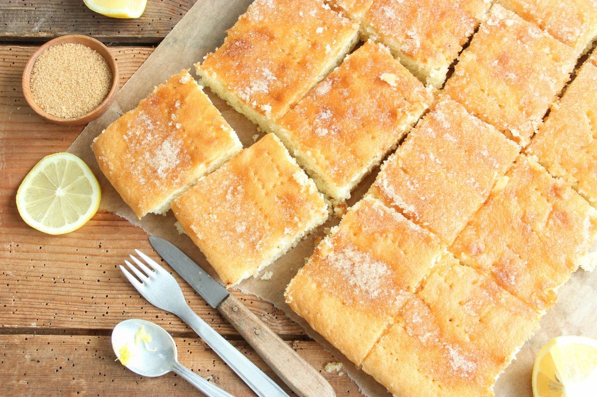 Cake with courgette and coconut