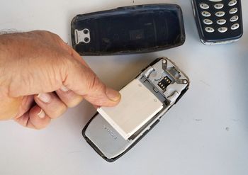 W tych urządzeniach sam nie wymienisz baterii. KE podała listę wyjątków