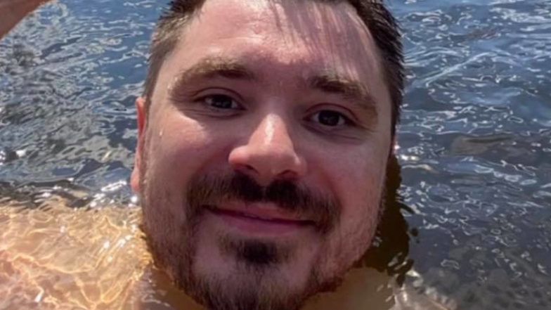 Daniel Martyniuk kąpie się w rzece