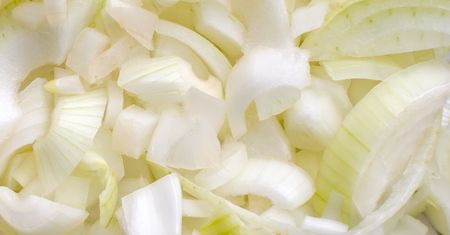 Takie są skutki jedzenia cebuli. Wiele osób nie ma o nich żadnego pojęcia