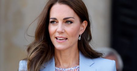 Księżna Kate zaskoczyła jak nigdy wcześniej. Założyła mundur i stanęła z żołnierzami ramię w ramię