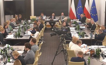 Będą surowe kary za ukryte reklamy polityczne. Obawy nadawców i wydawców