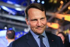 Sikorski przyjął trzecią dawkę. "Czip od Gatesa nadal nie działa"