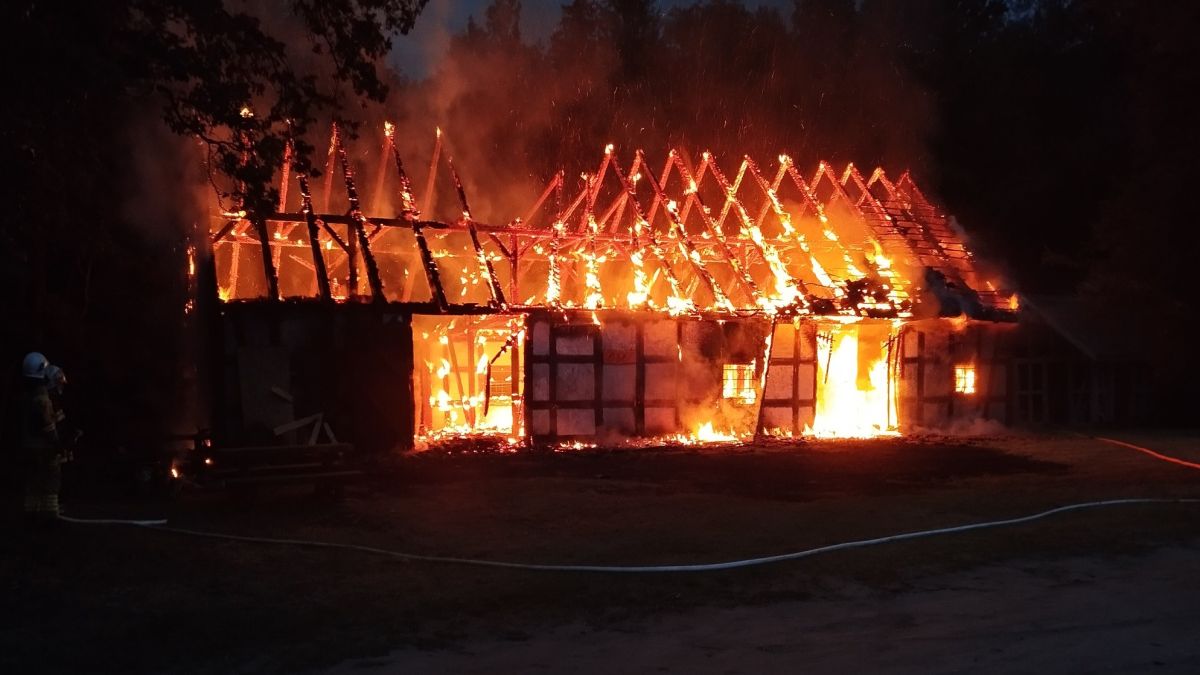 Ogień strawił zabytkowy budynek