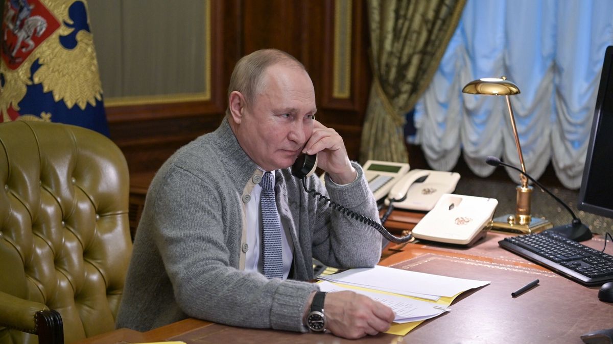 arch486732733 27.12.2021 Russian President Vladimir Putin speaks on the phone with participants of "Fir Tree of Wishes" campaign in Strelna, outside St. Petersburg, Russia. The goal of the campaign is to make the New Year's dreams of orphans, children from low-income families, and disabled kids come true. Aleksey Nikolskyi / SputnikAleksey Nikolskyi