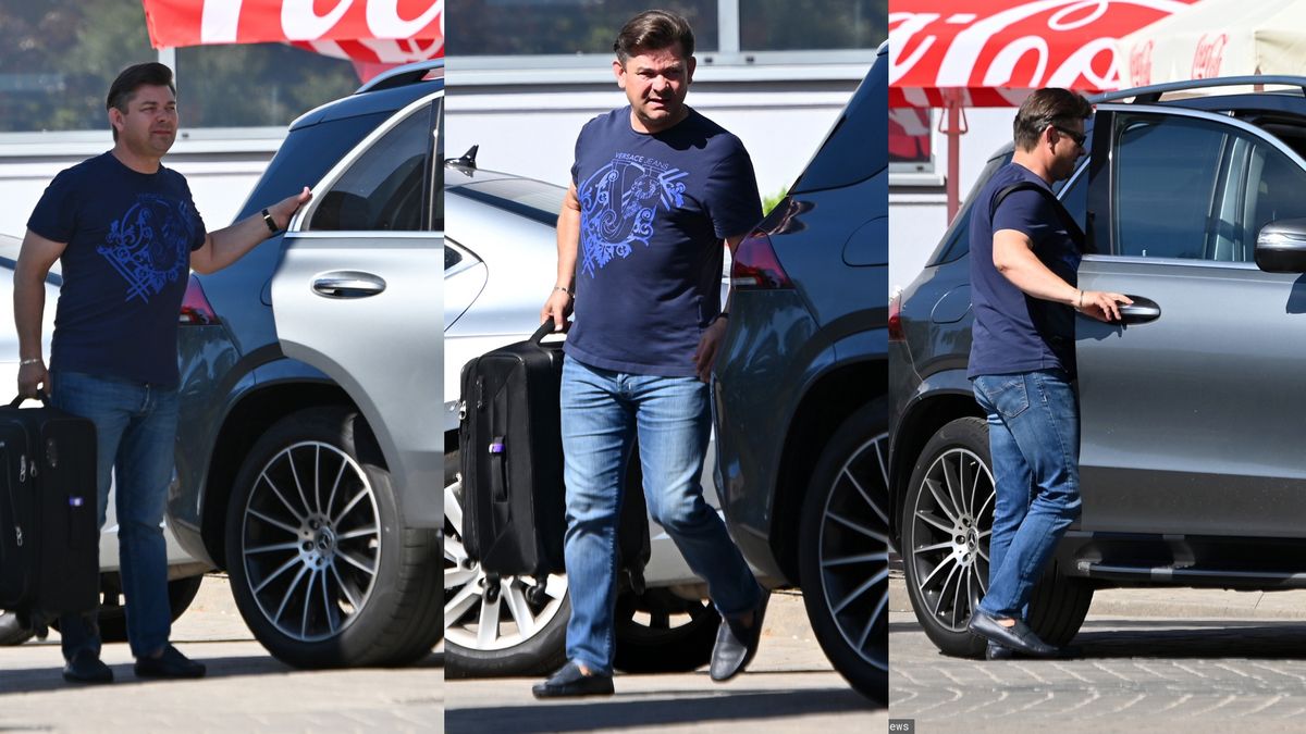 Zenek Martyniuk wsiada do nowego Mercedesa