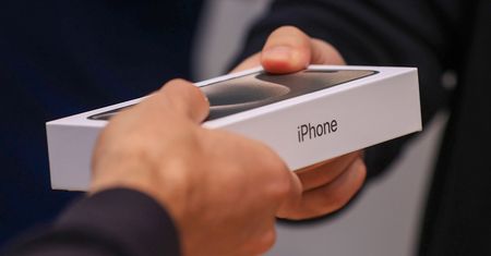Komunikat CSIRT KNF. Atak na użytkowników iPhone'ów