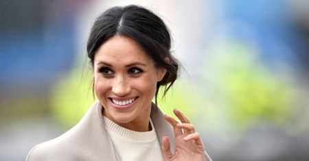 Meghan Markle zdradziła sekret swojej idealnej cery. Wystarczy jeden kosmetyk, który kupisz za grosze