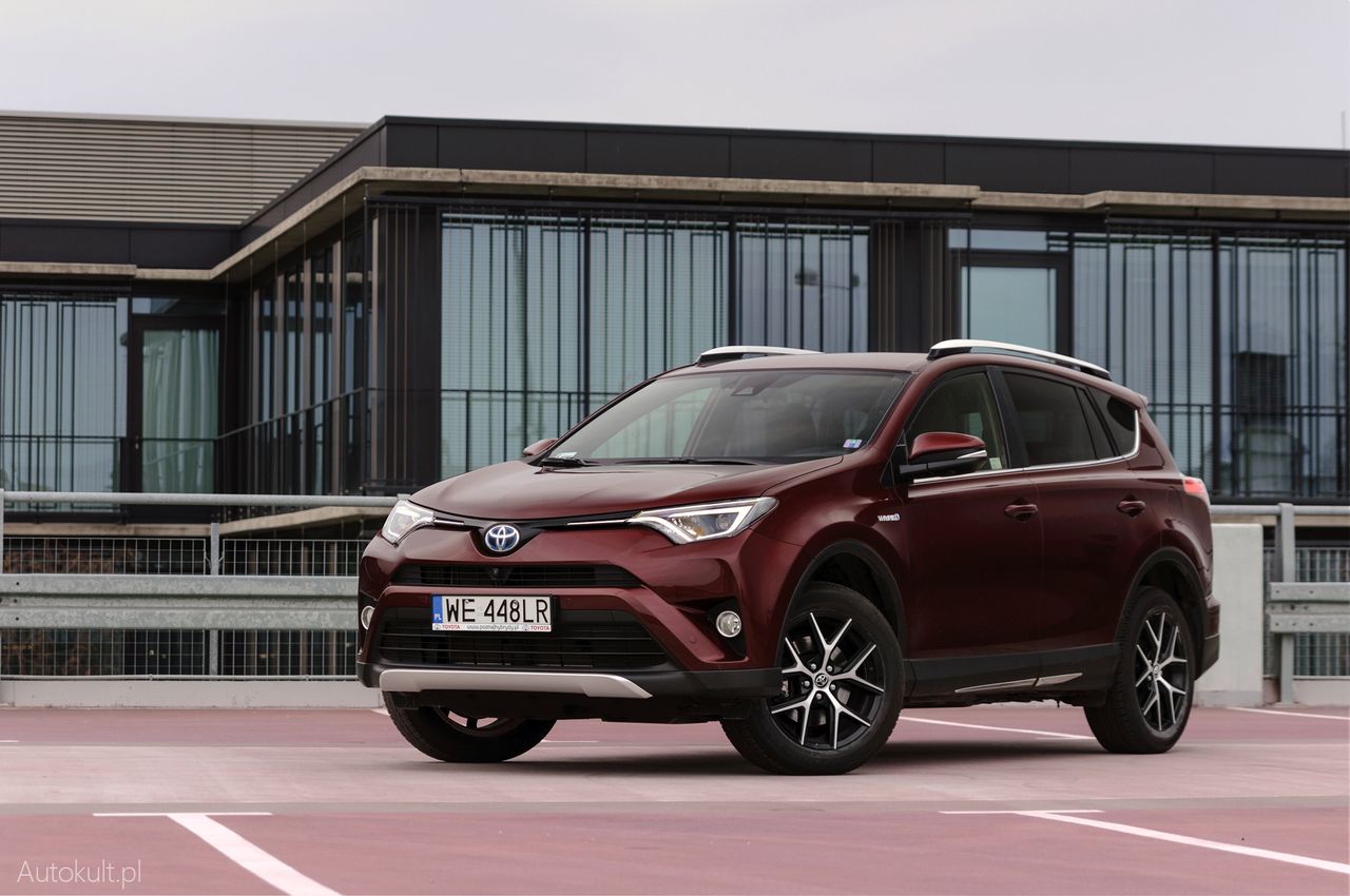 Toyota RAV4 Hybrid 4x4 (2016) - test, spalanie, cena, dane techniczne