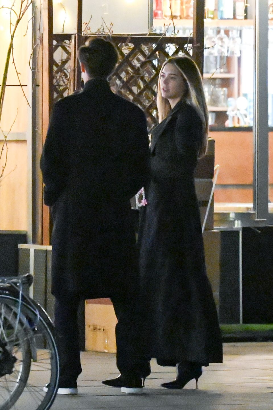 Sandra Kubicka na nocnym spacerze