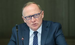 Czarnek rozpętał burzę. Rząd reaguje: podpiszemy umowę, kupimy karabinki