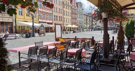 Restauratorzy mają dość. Idą do sądu, by walczyć o pieniądze z tarcz