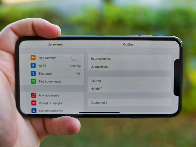 Większość systemowych apek w poziomie działa w widoku dwukolumnowym